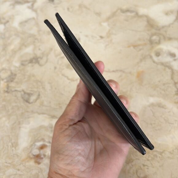 Travelon Anti-RFID Bi-Fold Leather Passport Holder Card Travel Wallet - Picture 8 of 10